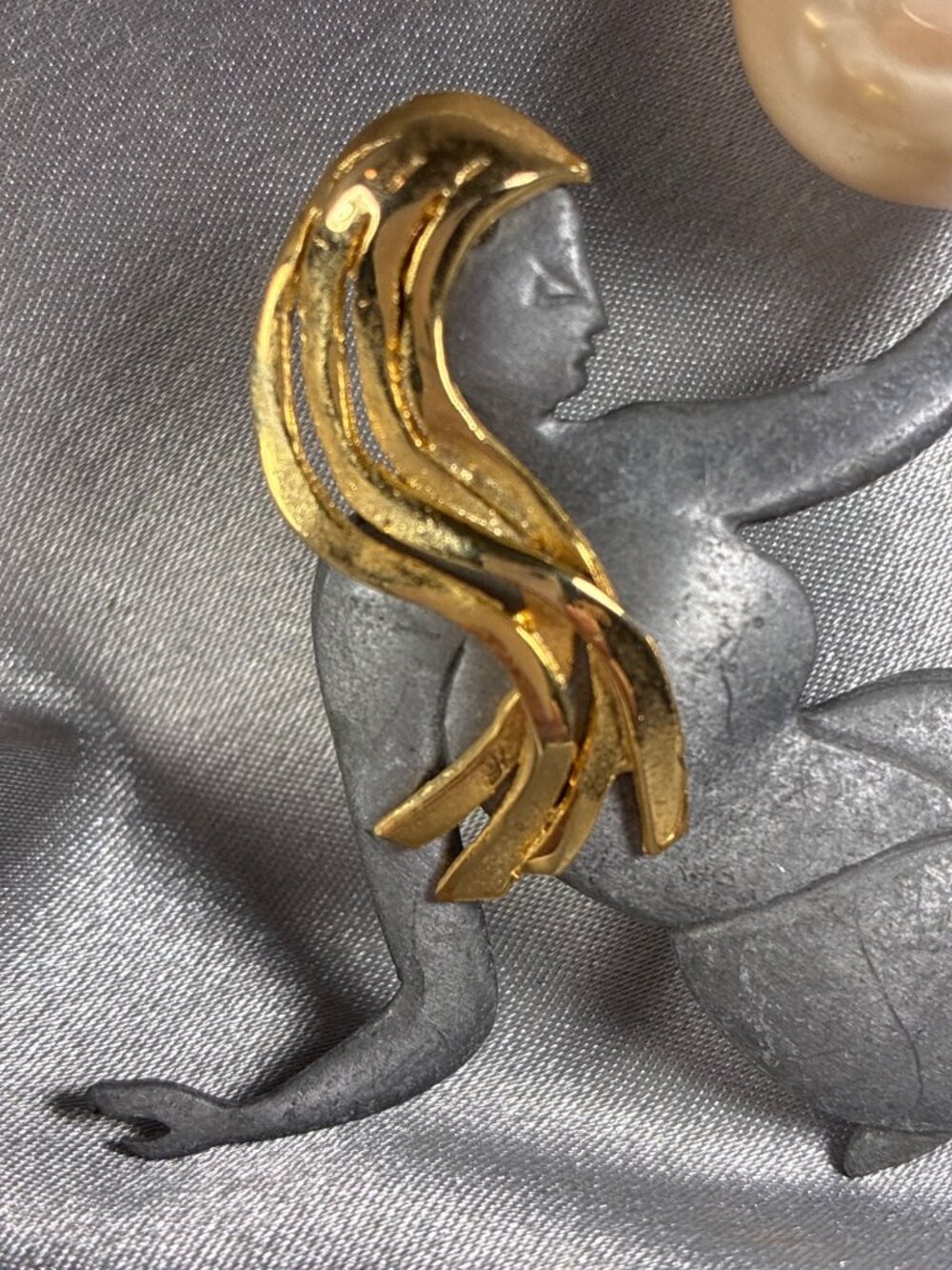 Vintage Ultra Craft Woman Brooch Faux Pearl Mixed Metal Figural Statement Pin - Picture 6 of 7